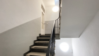 Treppenhaus - „AM WALLGARTEN“ IM HERZEN VON KR-UERDINGEN – SCHÖN AUFGETEILTE 3,5 ZKDB-ALTBAUWOHNUNG + SÜD-BALKON