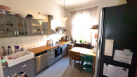 Küche - „AM WALLGARTEN“ IM HERZEN VON KR-UERDINGEN – SCHÖN AUFGETEILTE 3,5 ZKDB-ALTBAUWOHNUNG + SÜD-BALKON