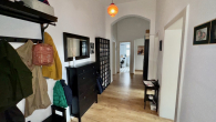 Diele Blick vom Eingang - „AM WALLGARTEN“ IM HERZEN VON KR-UERDINGEN – SCHÖN AUFGETEILTE 3,5 ZKDB-ALTBAUWOHNUNG + SÜD-BALKON
