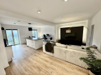 Wohnzimmer / Küche - KR – FUßLÄUFIG UNWEIT ZUM HAUPTBAHNHOF BZW. HELIOS-KLINIKUM – CHICE 2-RAUM-DESIGNER-WOHNUNG + BALKON