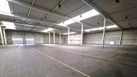 Halle innen Blick 2 - KR-LINN, CA. 3.180 QM LOGISTIKHALLE – VERKEHRSTECHNISCH OPTIMALE LAGE ZUR RHEIN-RUHR-REGION