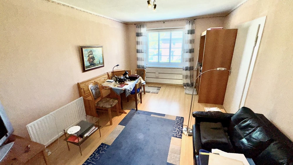 straßenseitiges Zimmer im OG