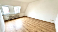 Schlafzimmer - CHICE 3 ZKDB-MAISONETTE-WOHNUNG + DG-STUDIO IM HERZEN VON KR-UERDINGEN – IDEAL FÜR MAX. 2 PERSONEN