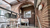 Terrasse - KR-BOCKUM – STILVOLLE EFH-DOPPELHAUSHÄLFTE WARTET AUS IHREM DORNRÖSCHENSCHLAF WACHGEKÜSST ZU WERDEN