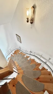 Treppenaufgang zum Obergeschoss
