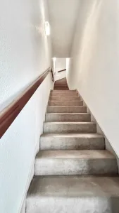 Treppenaufgang zur Einliegerwohnung